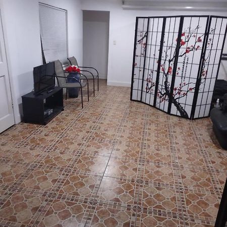 ميامي Omar'S Place - Shared Rooms المظهر الخارجي الصورة