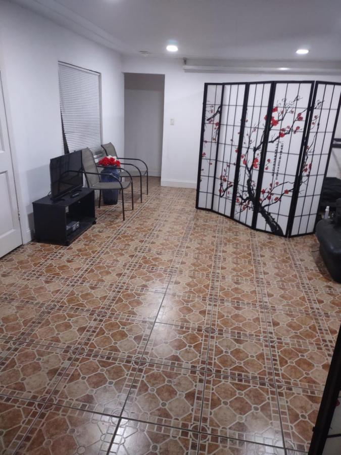 ميامي Omar'S Place - Shared Rooms المظهر الخارجي الصورة